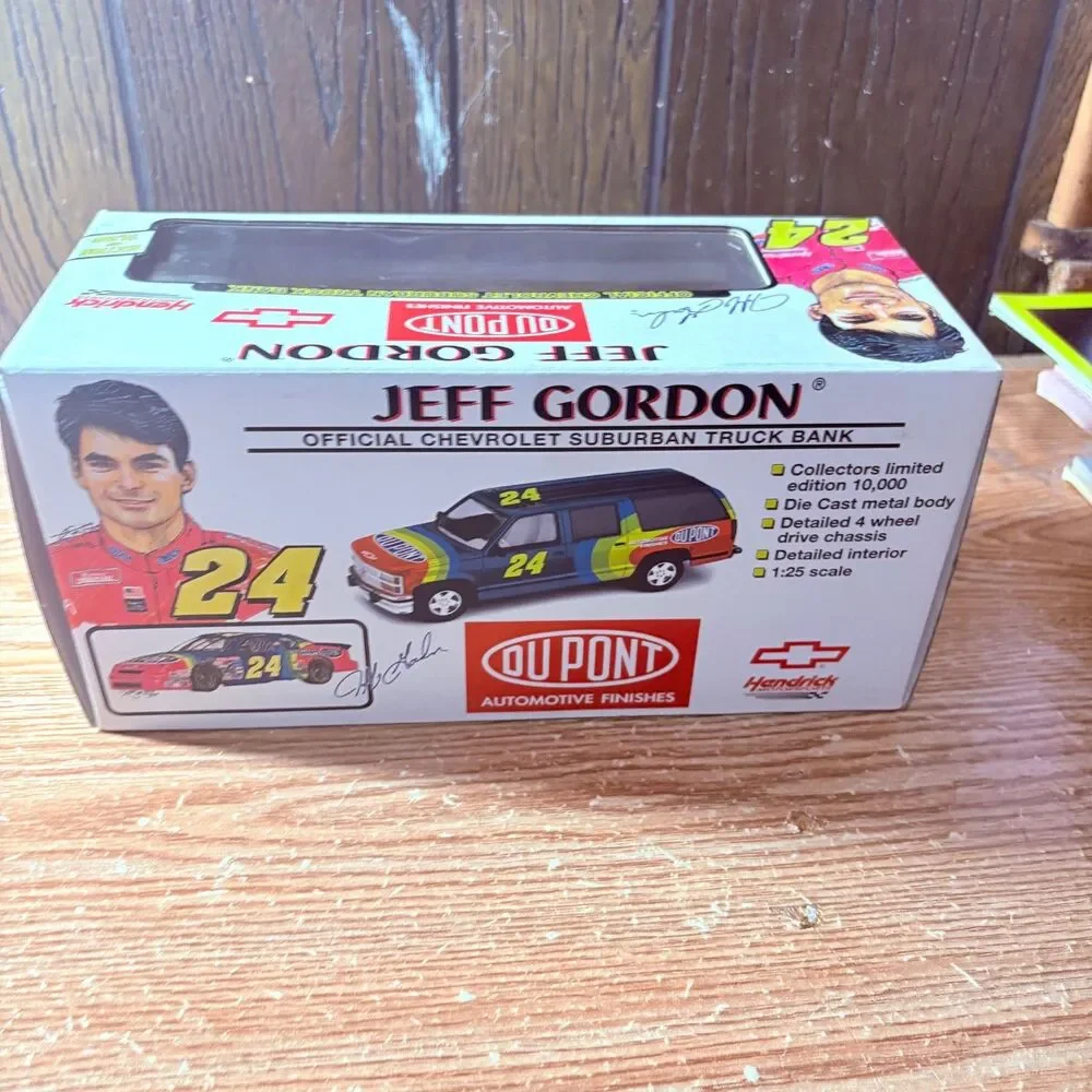 Brookfield Collectibles 1:24 Die Cast Jeff Gordan 24 Chevy Suburban Bank w/Box